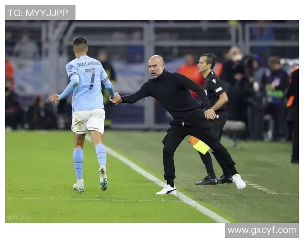 家纳足球明星激凸引发热议球迷热情与争议交织的背后故事 家纳足球明星激凸引发热议球迷热情与争议交织的背后故事