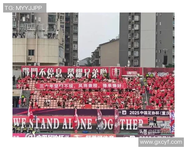 重庆足球队技术争议引发热议球迷与专家观点碰撞激烈 重庆足球队技术争议引发热议球迷与专家观点碰撞激烈